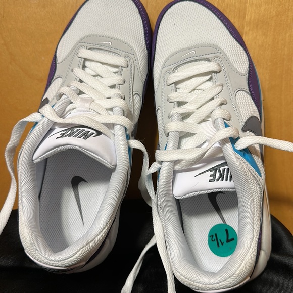 Like New Nike Athletic Shoes - Picture 9 of 15